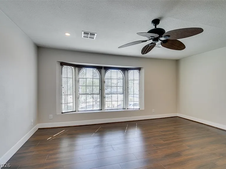 5046 Schumann Dr — Photo 31