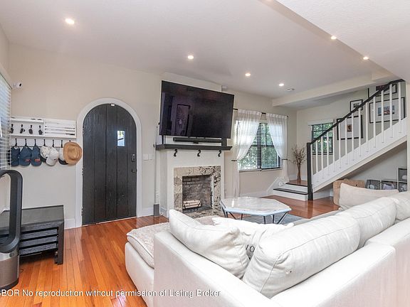 5th image of 823 38th St