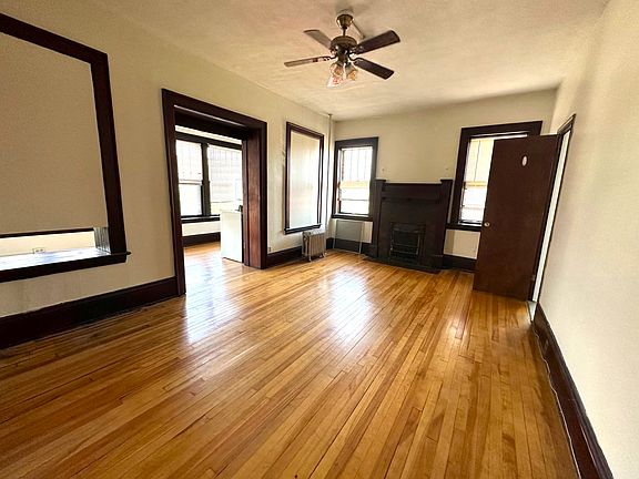 3rd image of 1937 Aldrich Ave S APT 8