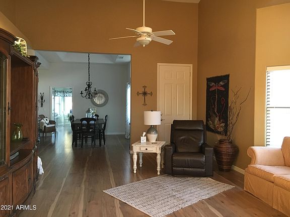 4th image of 1559 E Laurel Dr