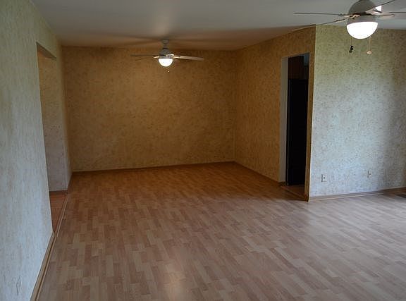 4th image of 209 N Creekside Trl