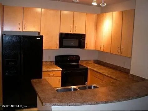 2 bed, 2.0 bath, 1225 sqft, $1,600 — Photo 1