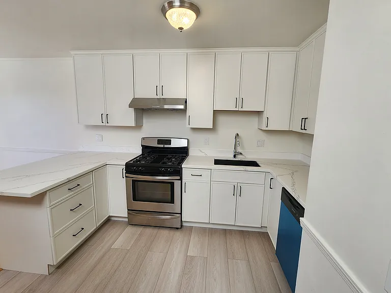 318 Allison St — Photo 9
