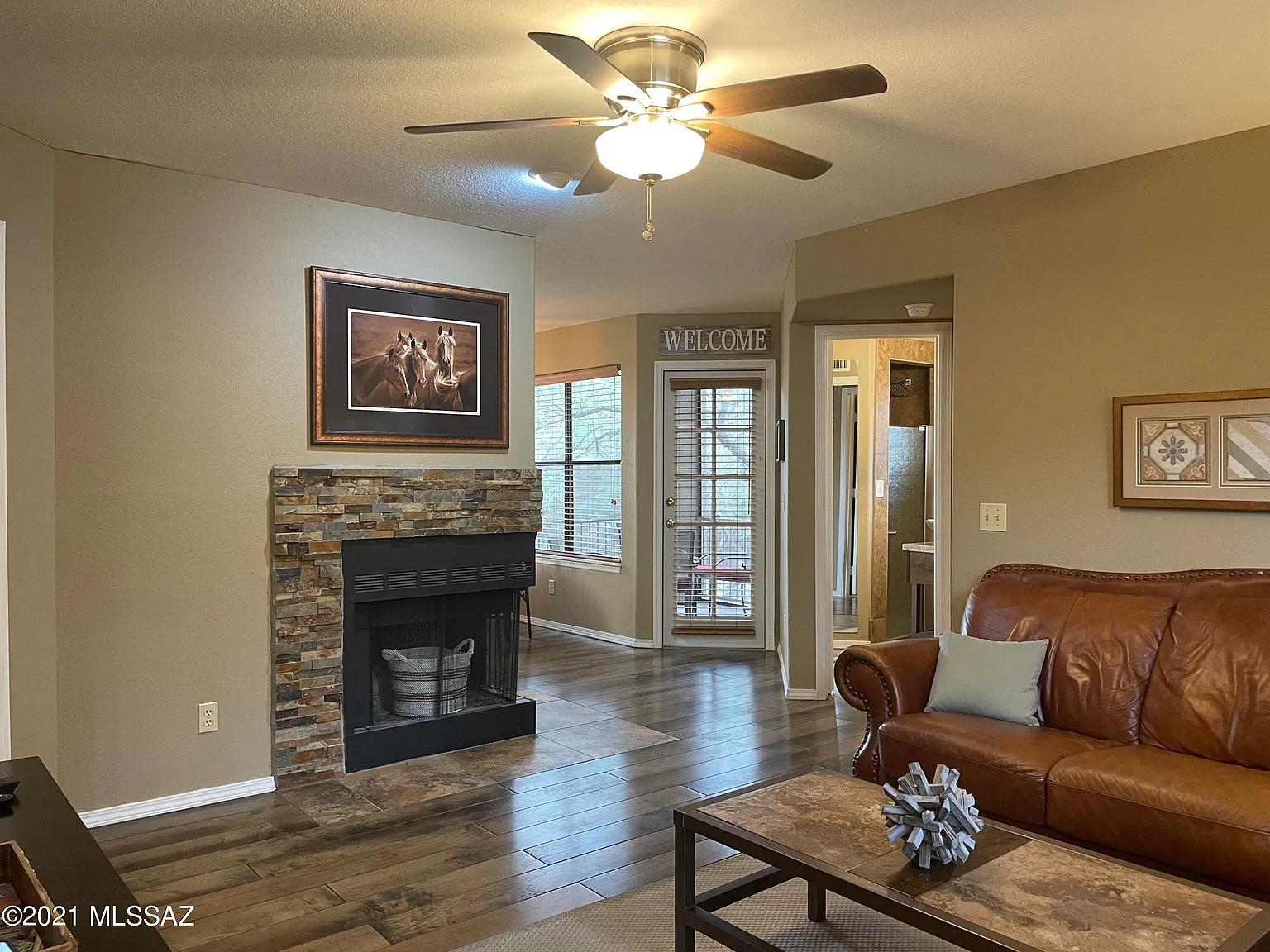 2 bed, 2.0 bath, 911 sqft, $1,800 — Photo 3