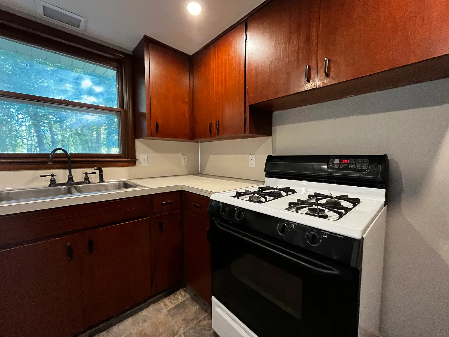 2 bed, 10 sqft, $1,748 — Photo 3