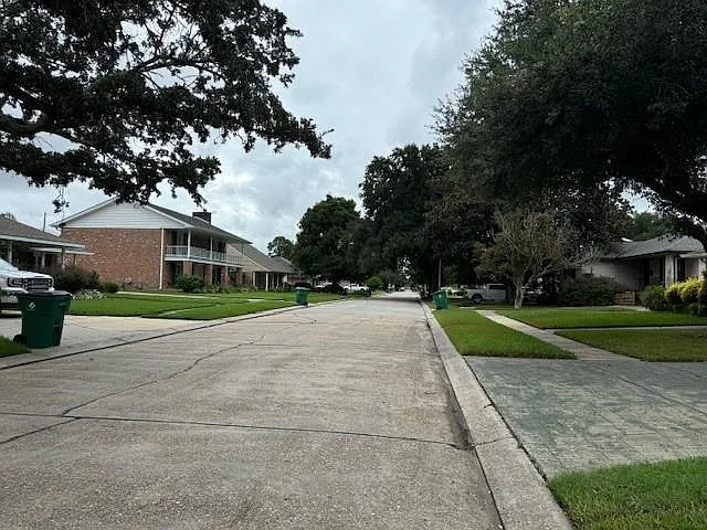 4 bed, 2.0 bath, 2800 sqft, $3,100 — Photo 2