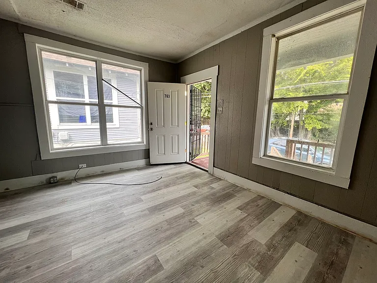 771 Saint Paul Ave — Photo 3