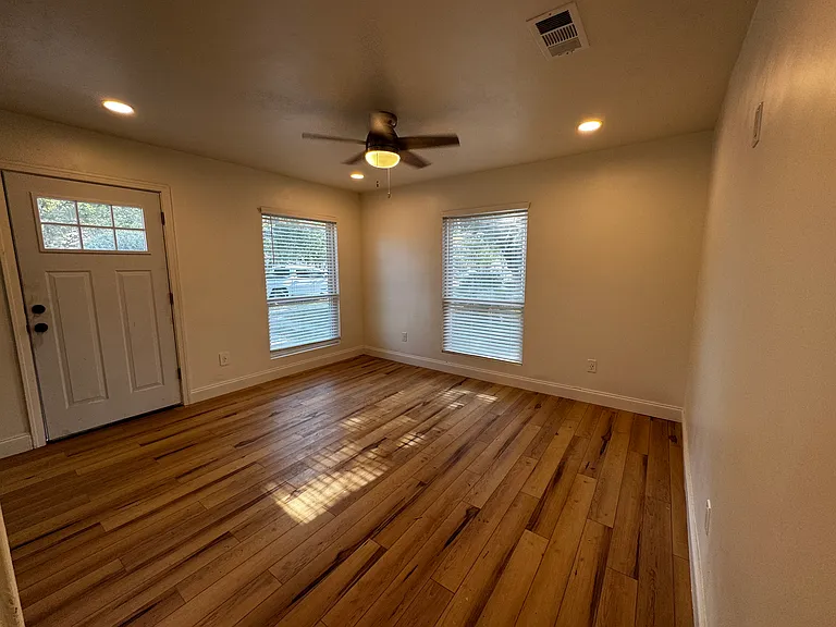 6529 Lockheed Ave — Photo 9
