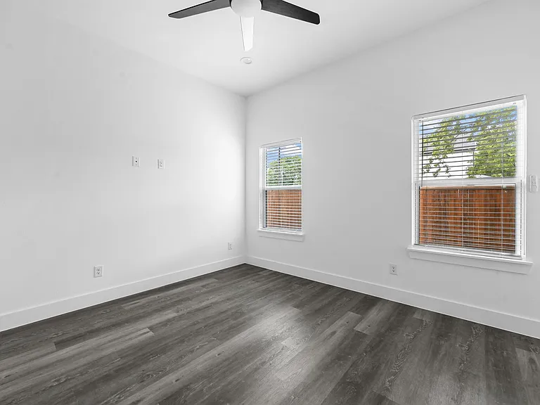 3018 Henry St #A — Photo 10