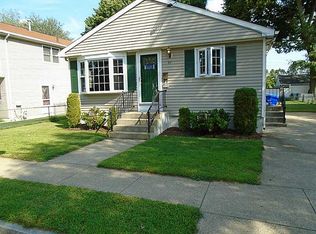 91 Riverview Ave, Pawtucket, RI 02860