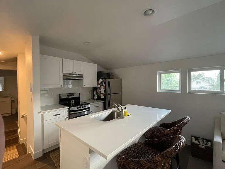 1273 S Sherman St — Photo 2