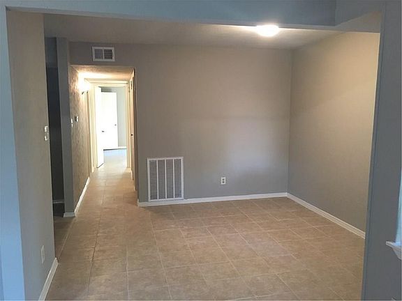 3rd image of 3042 Navarro Ln