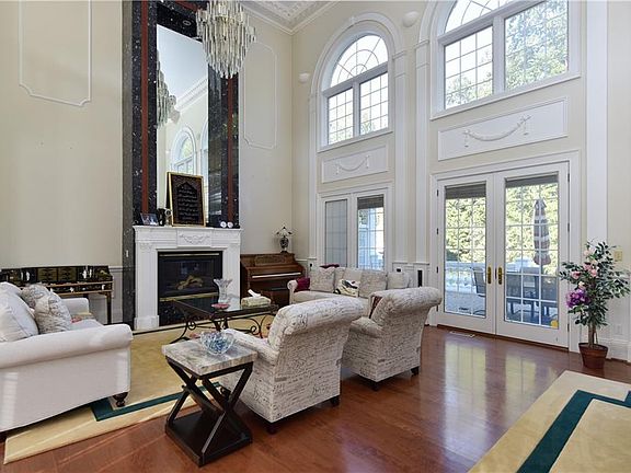 5th image of 45 Oakmont Ct