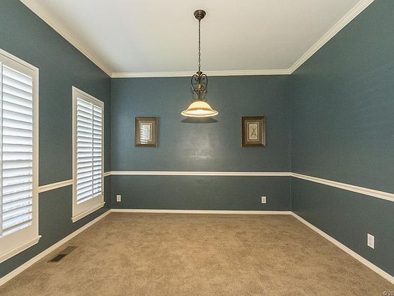 4th image of 1005 S Yellowood Ave