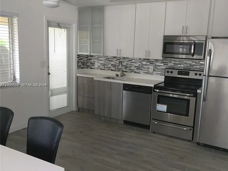 1020 SE 15th St #1 — Photo 2