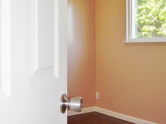 5th image of 5716 Hillsdale Blvd