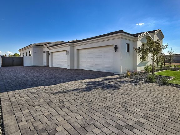 4th image of 1281 E Kingbird Pl