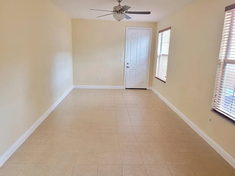 1145 SW 147th Ter — Photo 5