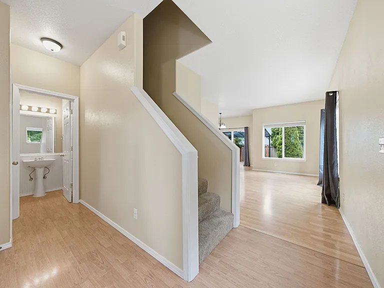 1499 NE Birkshire Ct — Photo 14
