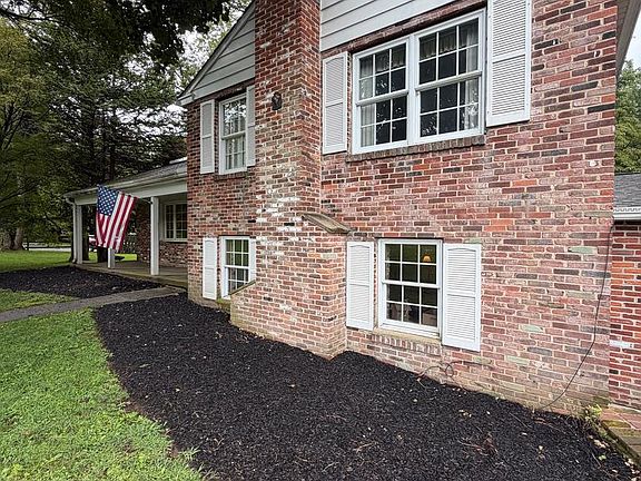 4th image of 247 Yarmouth Ln