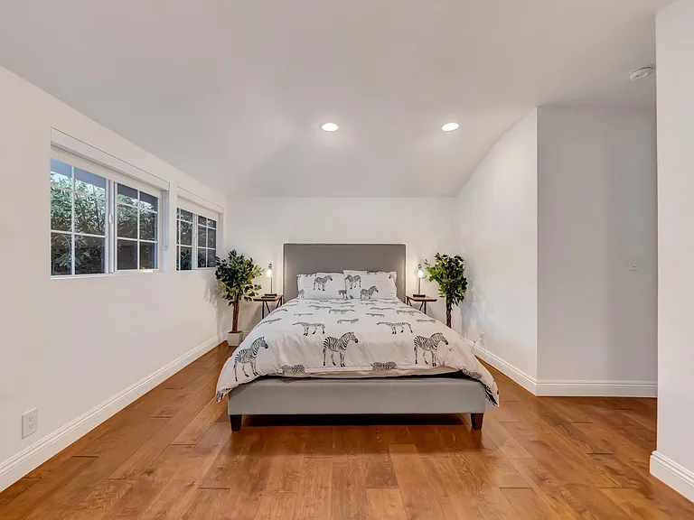 5817 Ranchito Ave — Photo 59