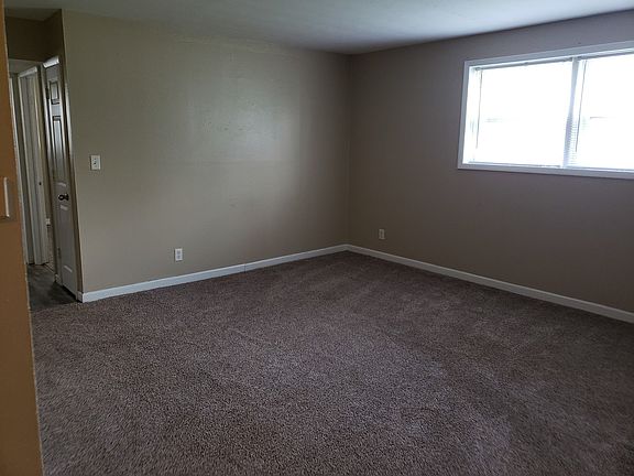 3rd image of 230 Fairway Dr APT C