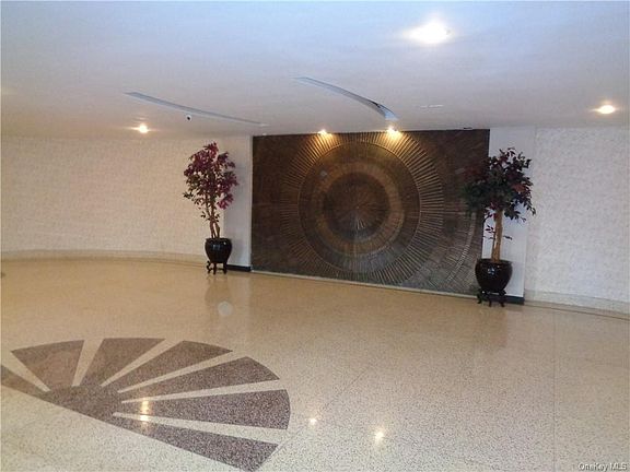 2nd image of 610 Waring Ave APT 2V