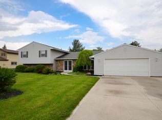5533 Pin Oak Cir, Sheffield Village, OH