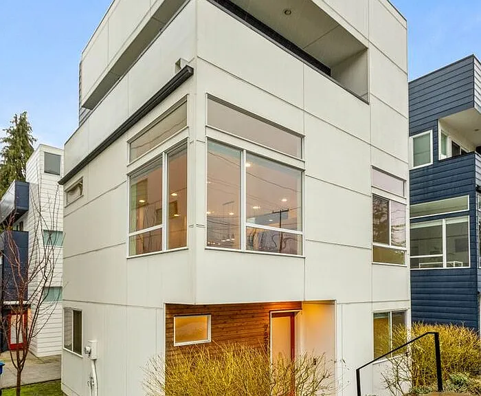 7331 Fauntleroy Way SW — Photo 1
