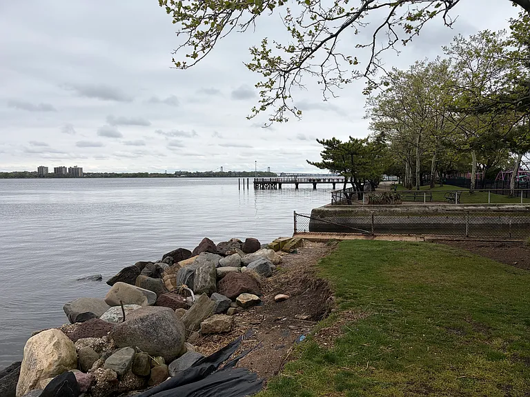 31 South Dr — Photo 2