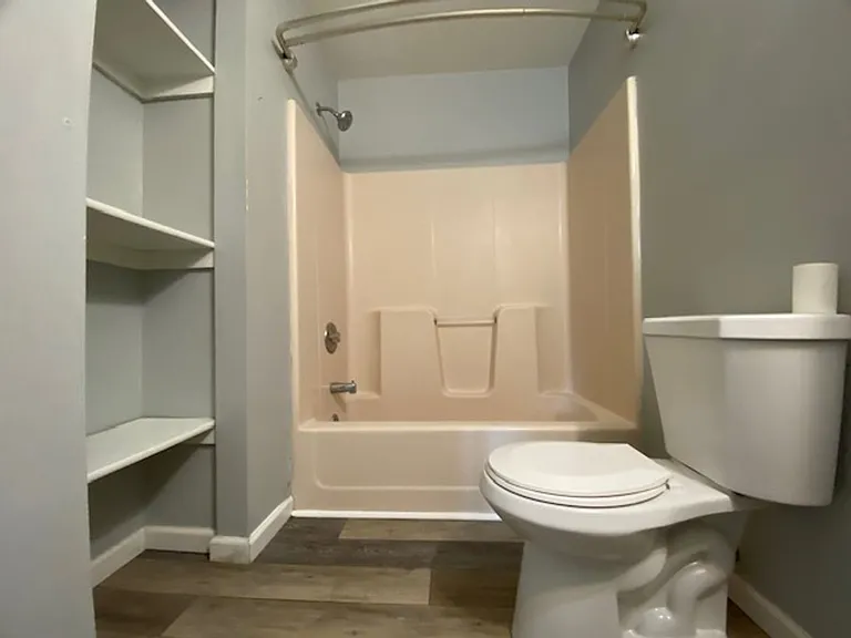 532 Broad St — Photo 8