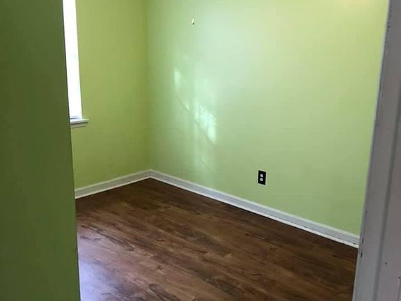 5th image of 100 Langley Dr #A-b