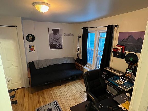 4th image of 164 1st Ave