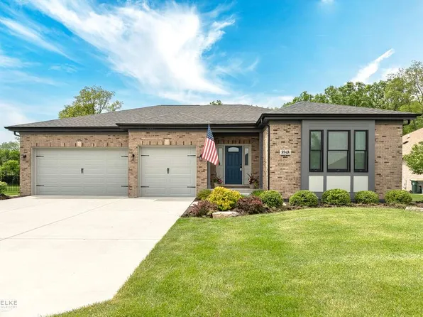 8948 Gloucester Rd, Woodridge, IL 60517