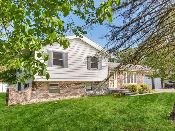 14407 Ash Dr, New Buffalo, MI 49117