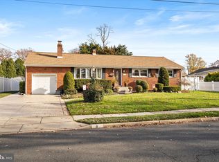 8 Pintinalli Dr, Hamilton, NJ 08619