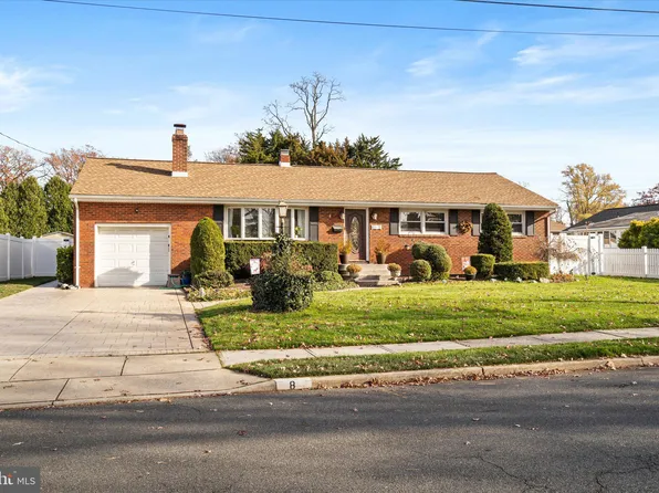 8 Pintinalli Dr, Hamilton, NJ 08619