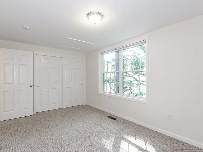 4 Jessica Ln #4A — Photo 28