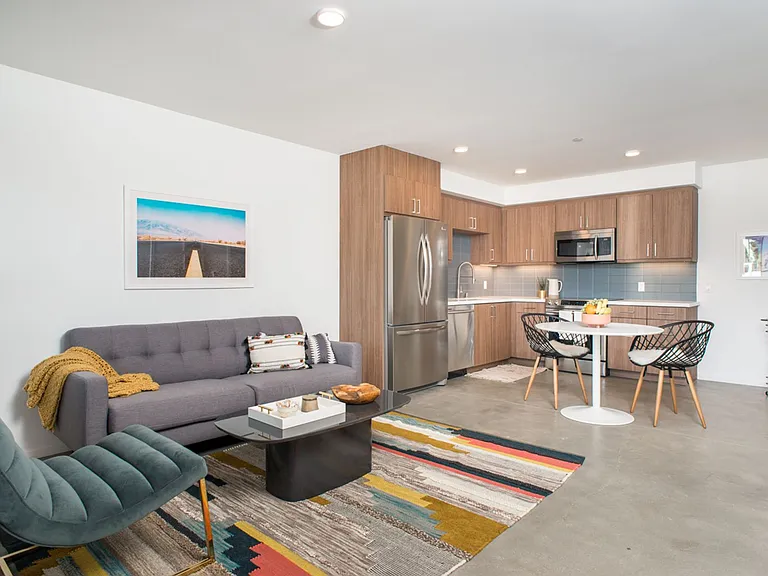 The Californian Coastal Apartments — Photo 27
