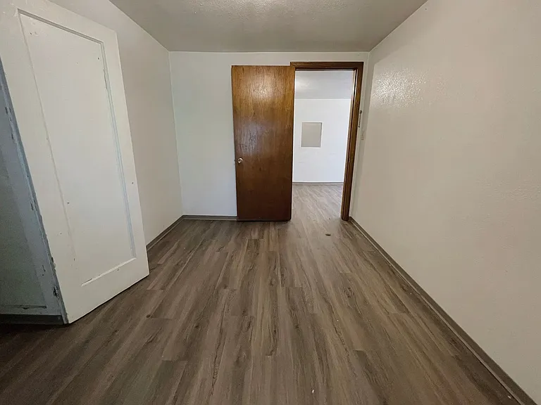 226 N Line St — Photo 32