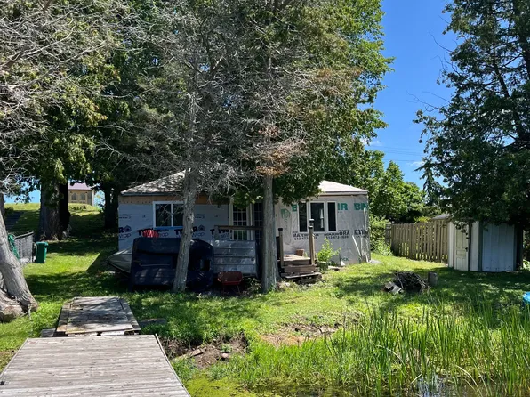 24 Pines Ln, Quinte West, ON K0K 3E0