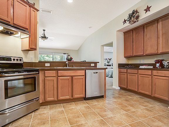 5th image of 619 Martin Lakes Dr E