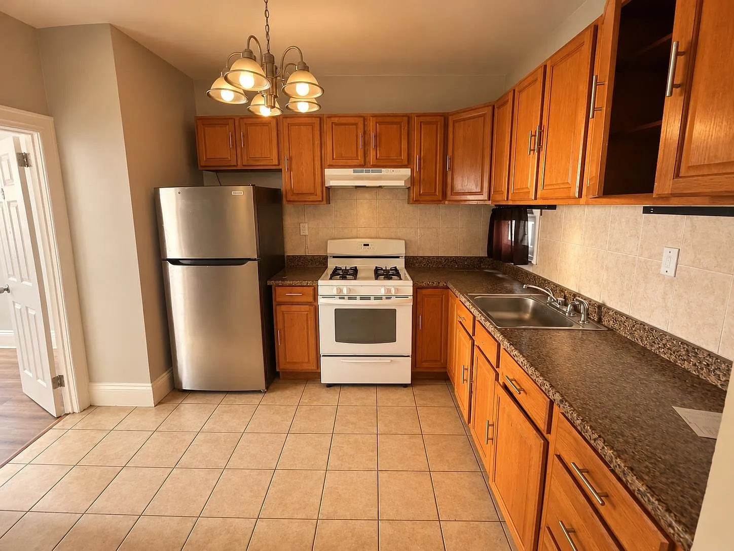 4 bed, 1.0 bath, $2,900 — Photo 2