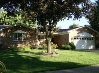 5840 Cliffside Dr, Troy, MI