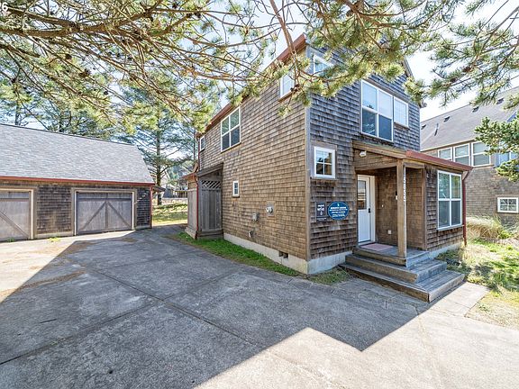 3rd image of 5855 Barefoot Ln