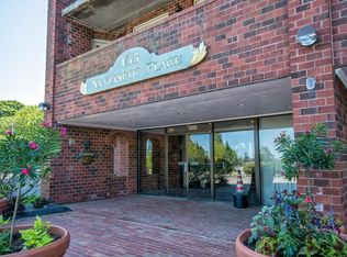 155 George Washington Blvd APT 203, Hull, MA 02045