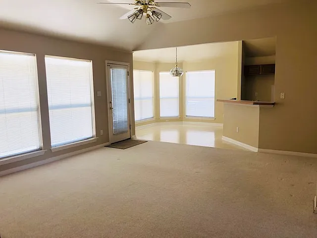 1700 Lancaster St — Photo 14