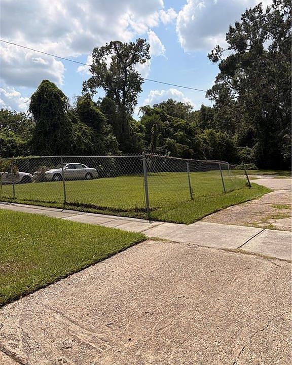 2nd image of 808 Marine St