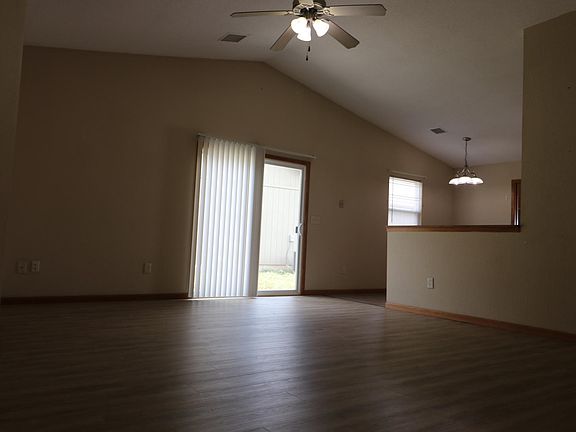 5th image of 1606 Hickory Ln #1606