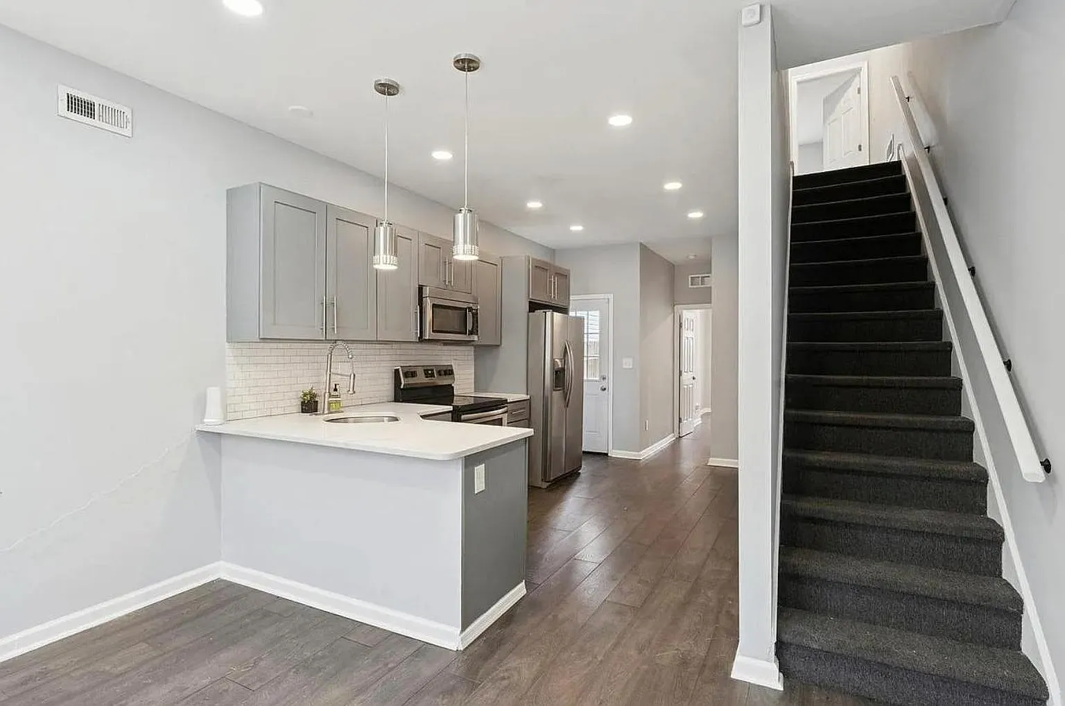 4 bed, 2.0 bath, 1500 sqft, $1,027 — Photo 3